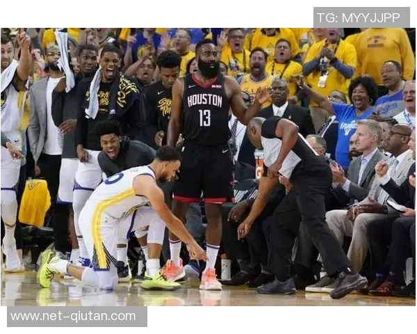 勇士与骑士巅峰对决海报展现激情与荣耀的篮球盛宴 勇士与骑士巅峰对决海报展现激情与荣耀的篮球盛宴